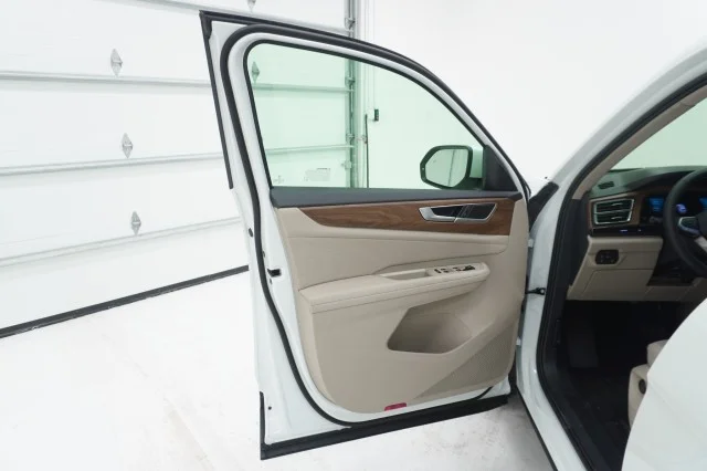 New 2026 Opal White Pearl Volkswagen 2.0T SE image 13