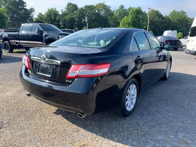 Used 2010 Black Toyota XLE image 9
