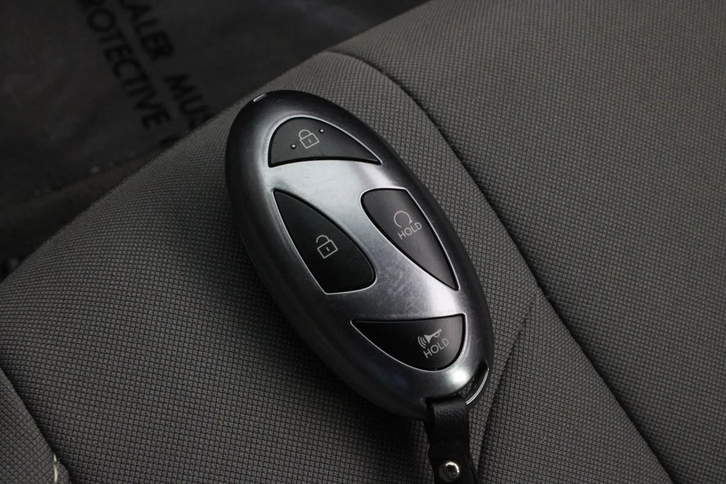 Used 2025 White Hyundai SEL Sport image 30