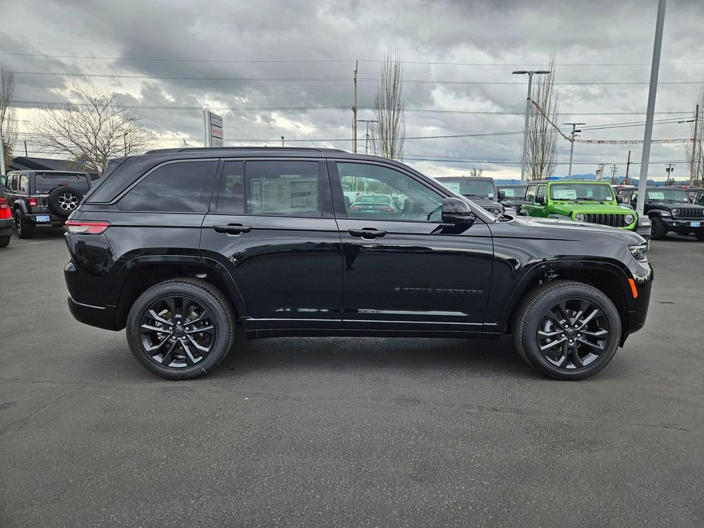 New 2026 Diamond Black Crystal Pearl-Coat Exterior Paint Jeep Limited Reserve image 7