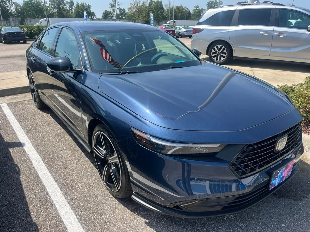 Certified Used 2026 Canyon River Blue Met Honda SE image 2