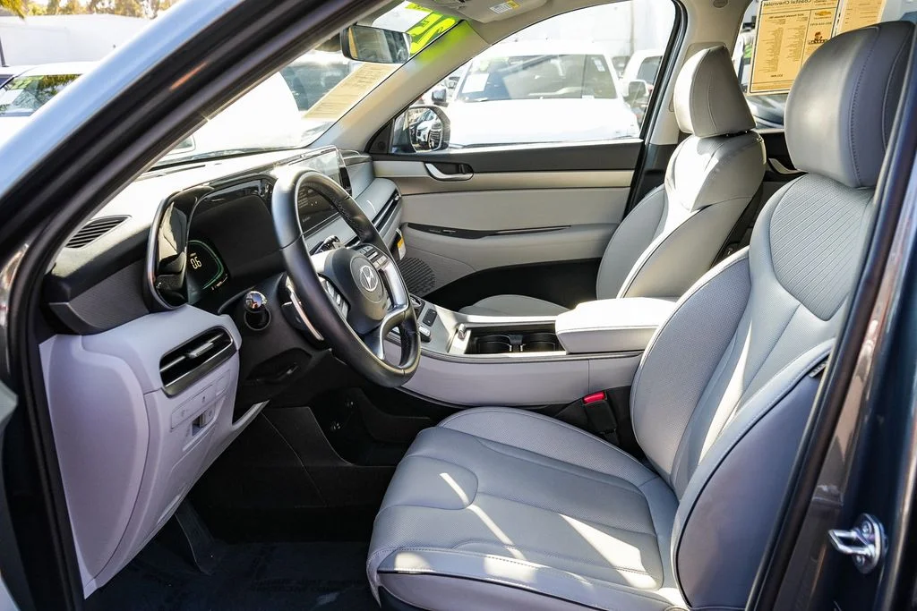 Used 2025 Gray Hyundai SEL image 16