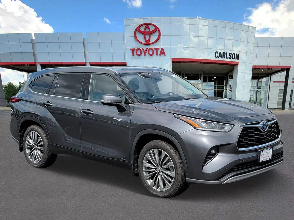 Used 2020 Toyota Highlander Platinum with VIN 5TDEBRCH9LS009108 for sale in Minneapolis, Minnesota