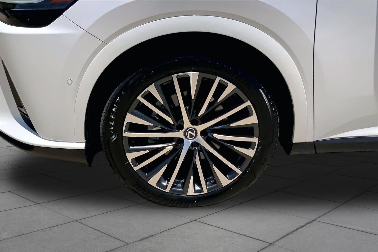 Used 2024 Eminent White Pearl Lexus Premium Plus image 11