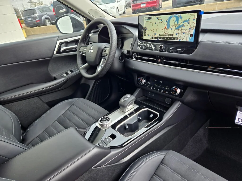 New 2026 Black Mitsubishi SE image 5