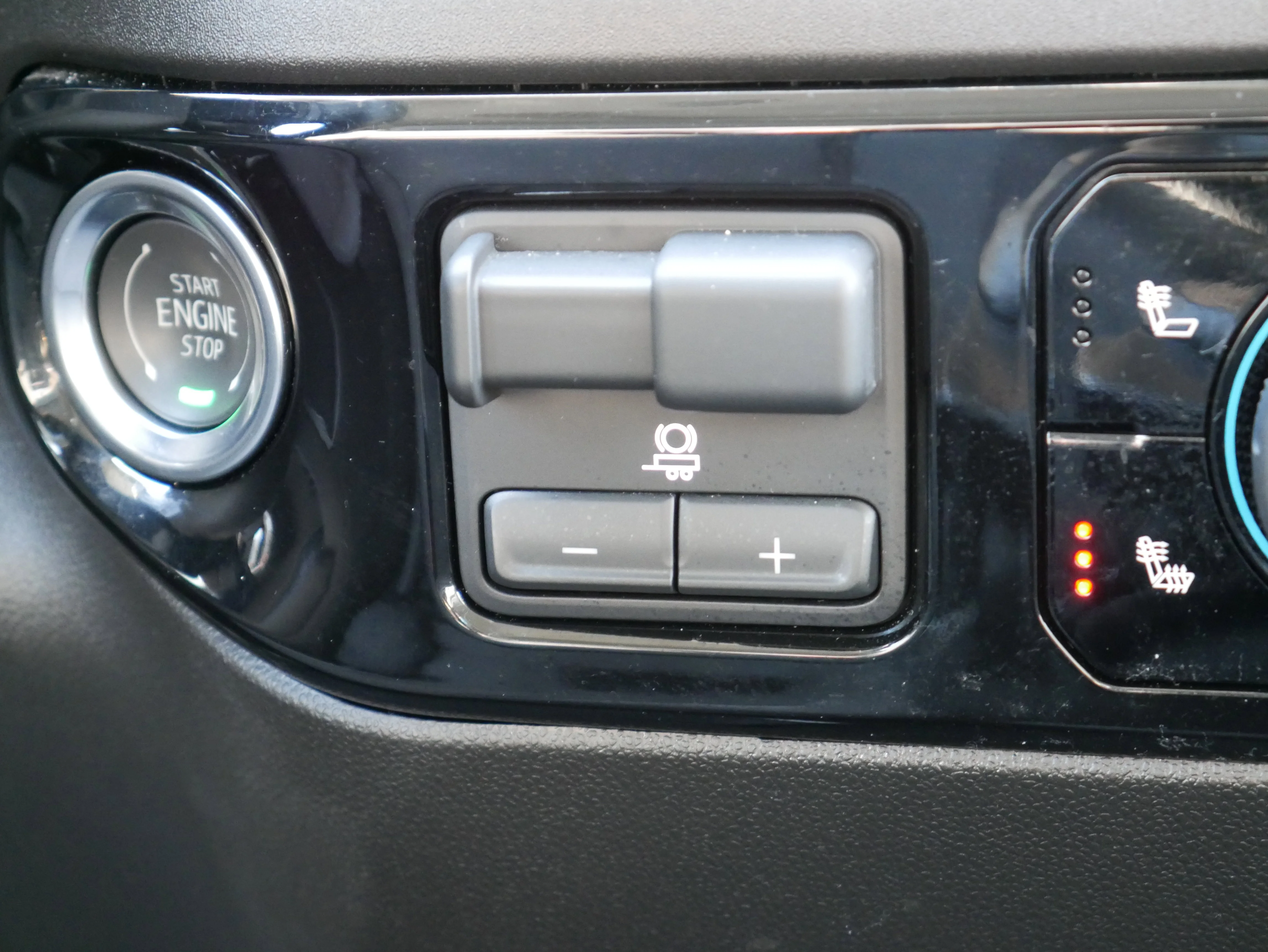 Certified Used 2025 Summit White Chevrolet LT (2FL) image 21