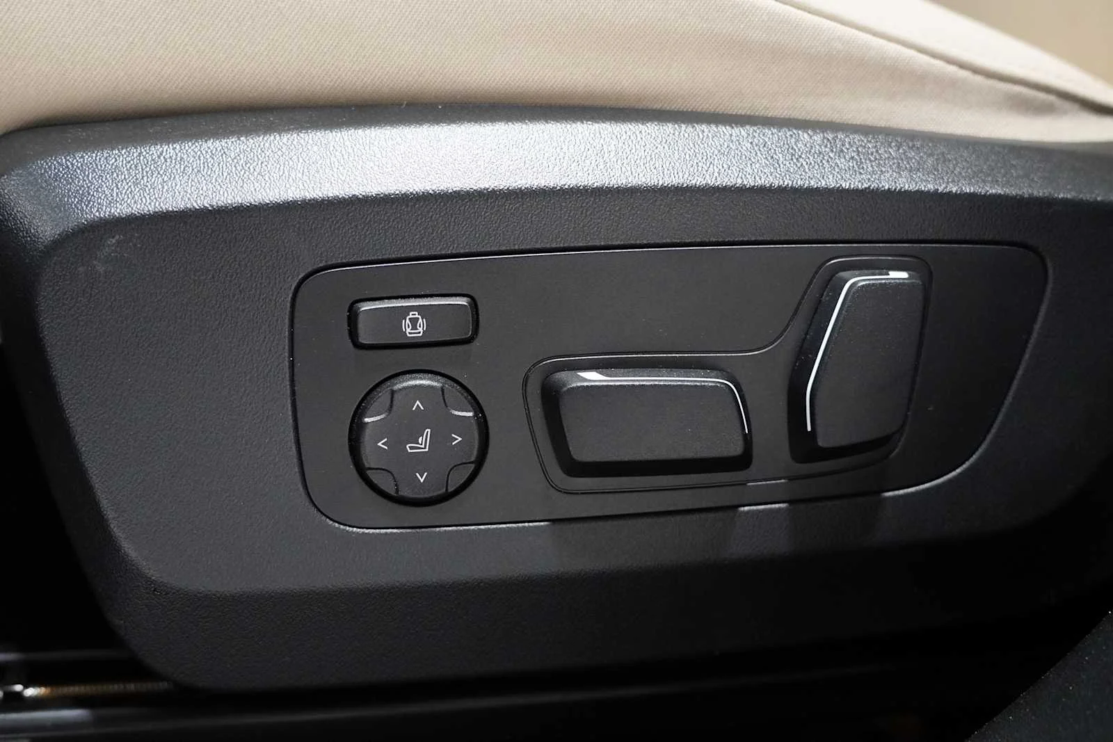 Used 2026 Black Sapphire Metallic BMW M50 xDrive image 14