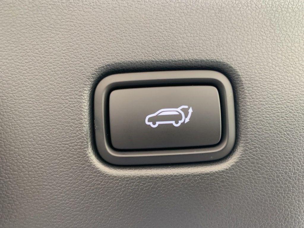 New 2026 White Hyundai SEL AWD image 16