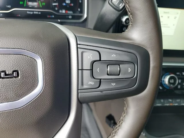 Used 2025 White Frost Tricoat GMC Denali image 15