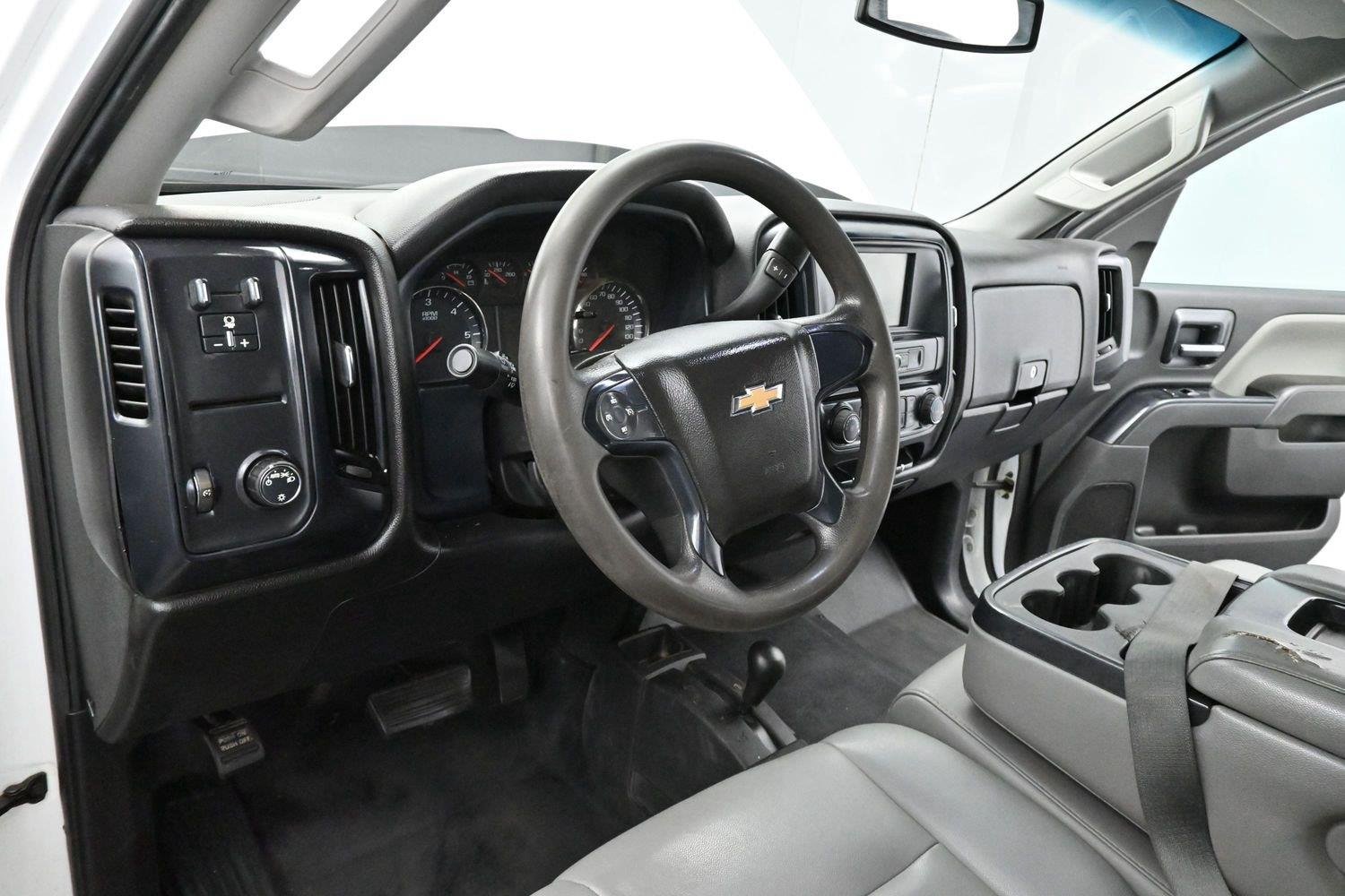 Used 2019 SUMMIT WHITE Chevrolet WT image 16