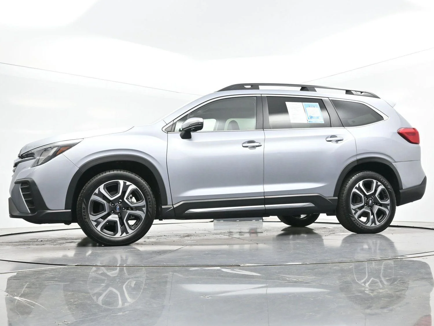 Used 2023 Ice Silver Metallic Subaru Limited image 49