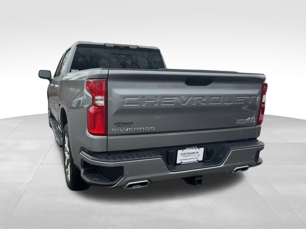 Used 2025 Gray Chevrolet High Country image 7
