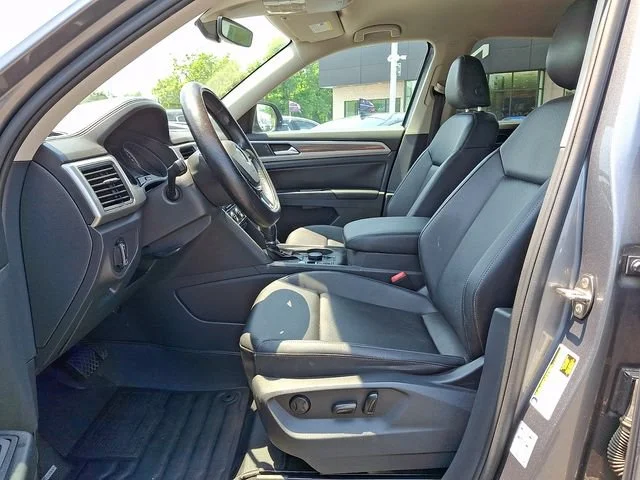 Used 2019 Gray Volkswagen 3.6L V6 SE w/Technology image 15