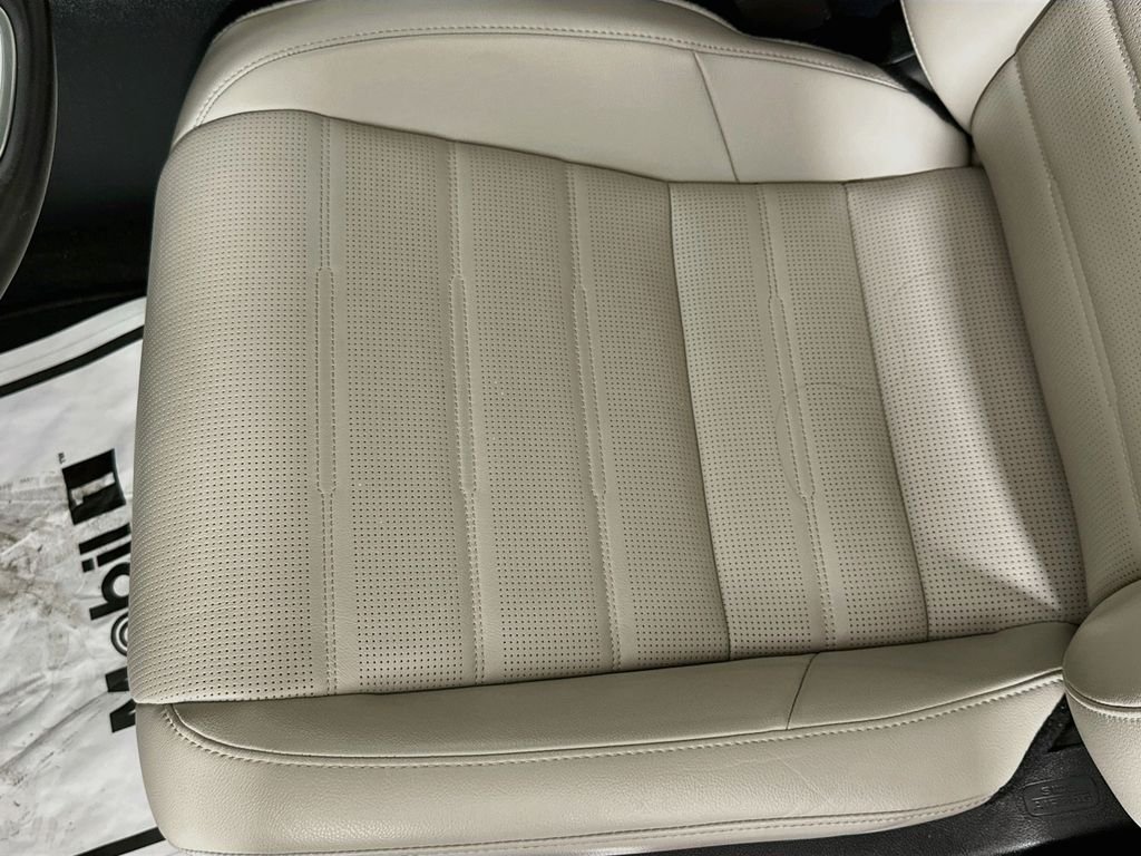 Used 2024 Red Honda EX-L image 19
