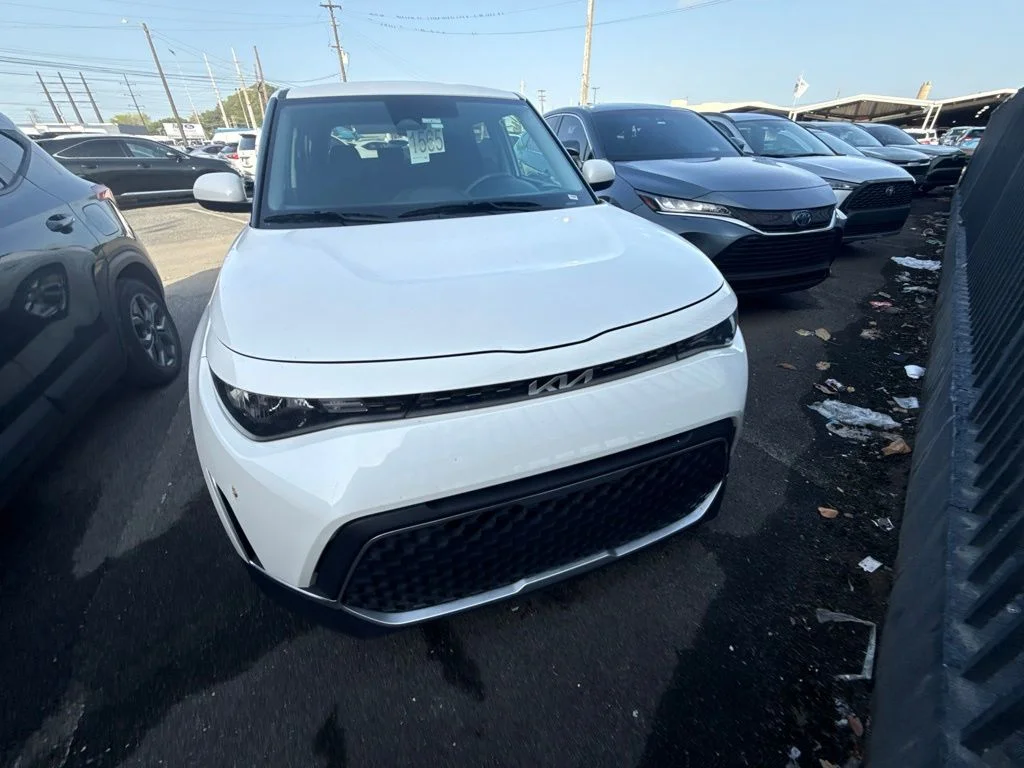 Used 2025 White Kia S image 2