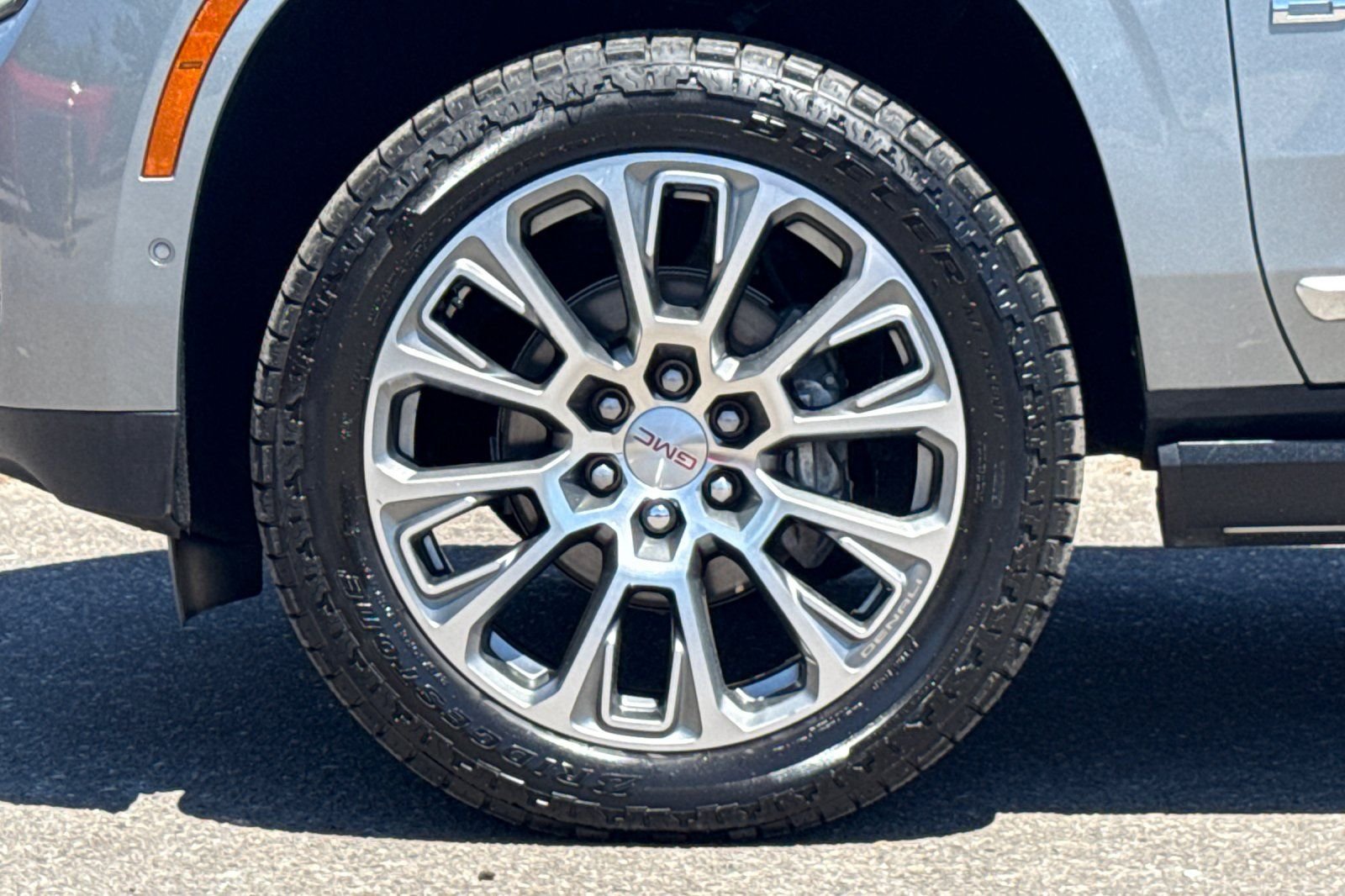 Used 2025  GMC Denali image 29