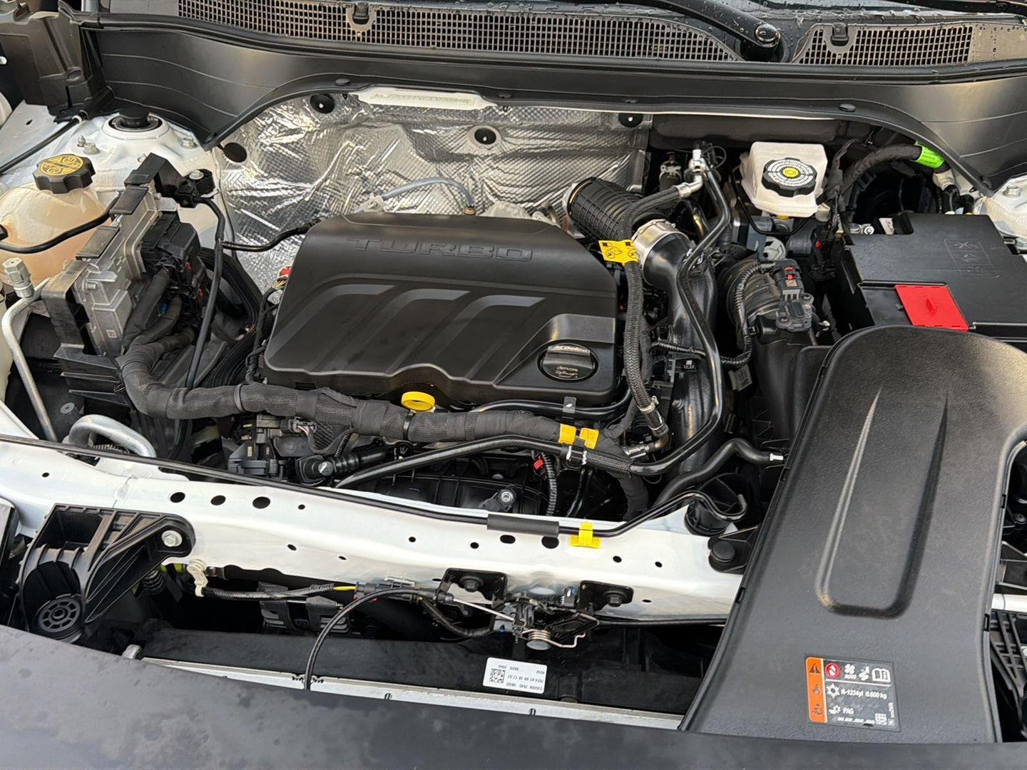 Used 2025 Summit White Chevrolet 1RS image 33
