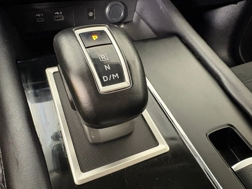 Used 2024 White Mitsubishi SE image 33