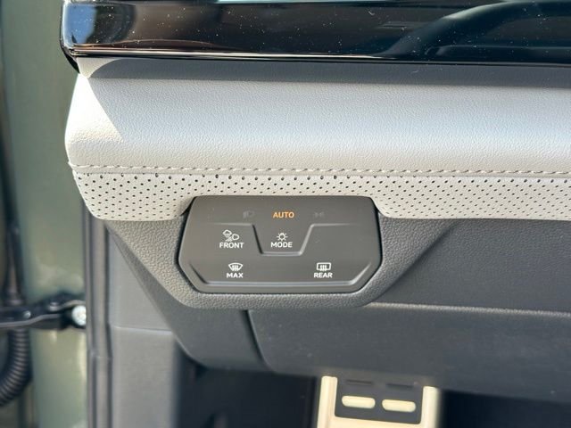 New 2026 Avocado Green Pearl Volkswagen 2.0T Peak Edition image 24