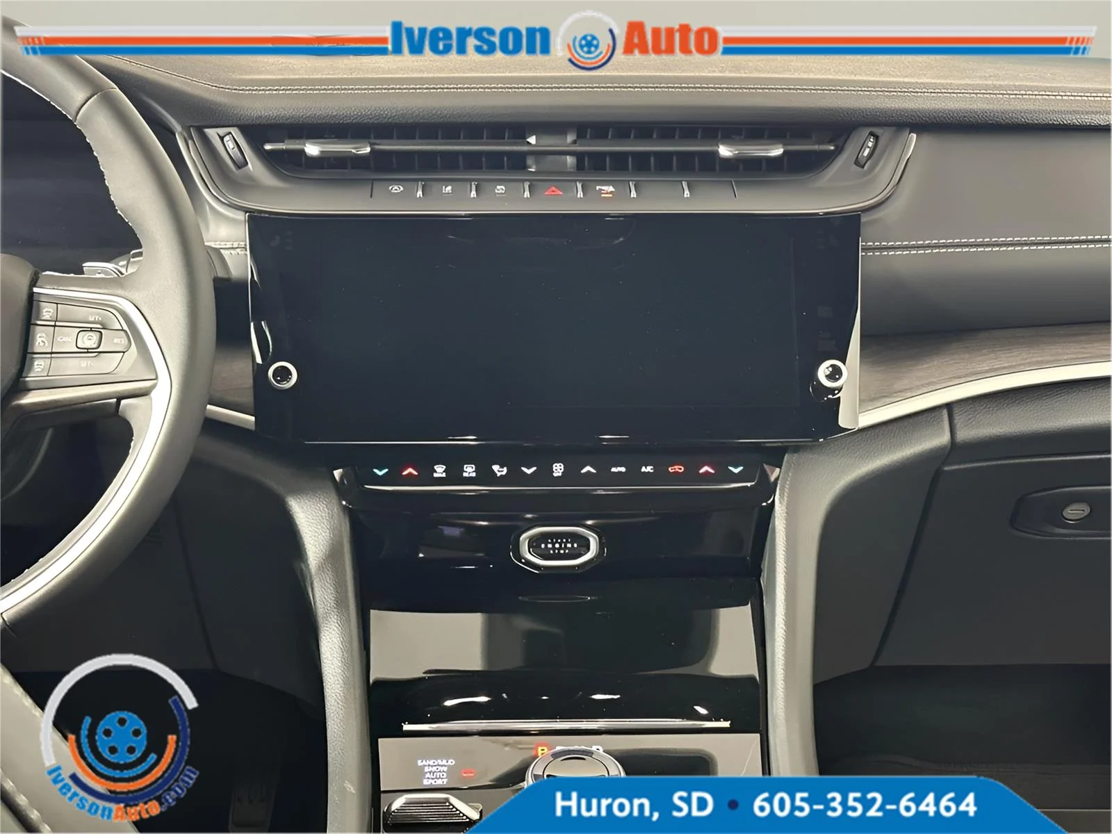 New 2026 Silver Zynith Exterior Paint Jeep Laredo Altitude image 27