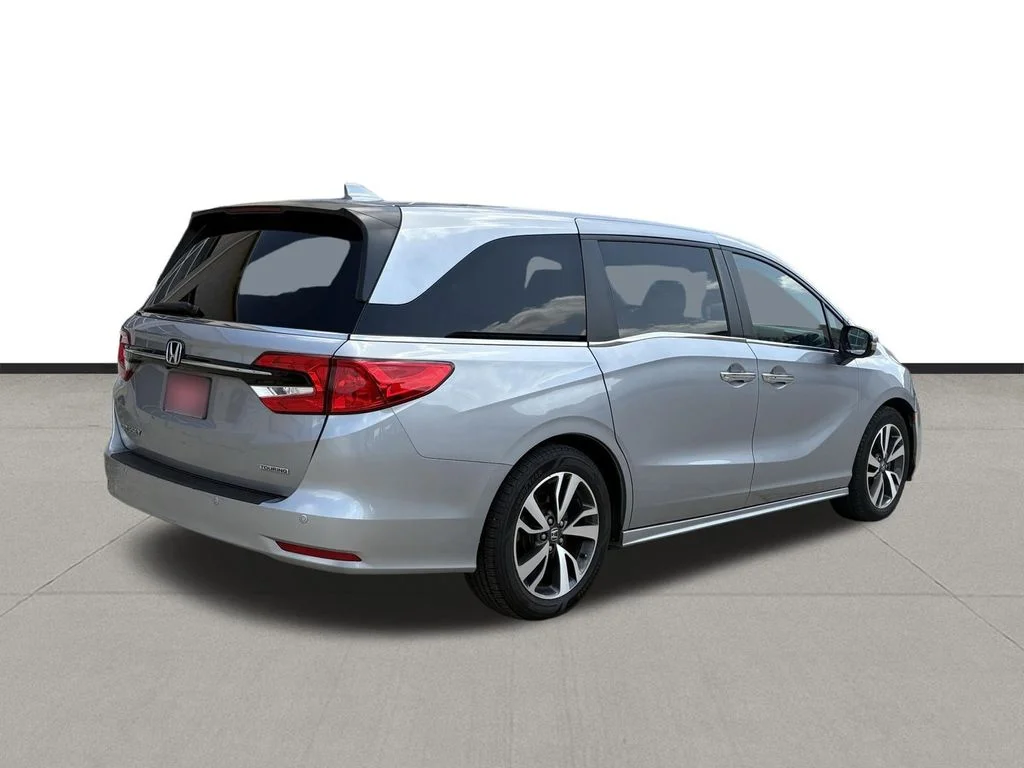 Used 2022 Pacific Pewter Metallic Honda Touring image 3
