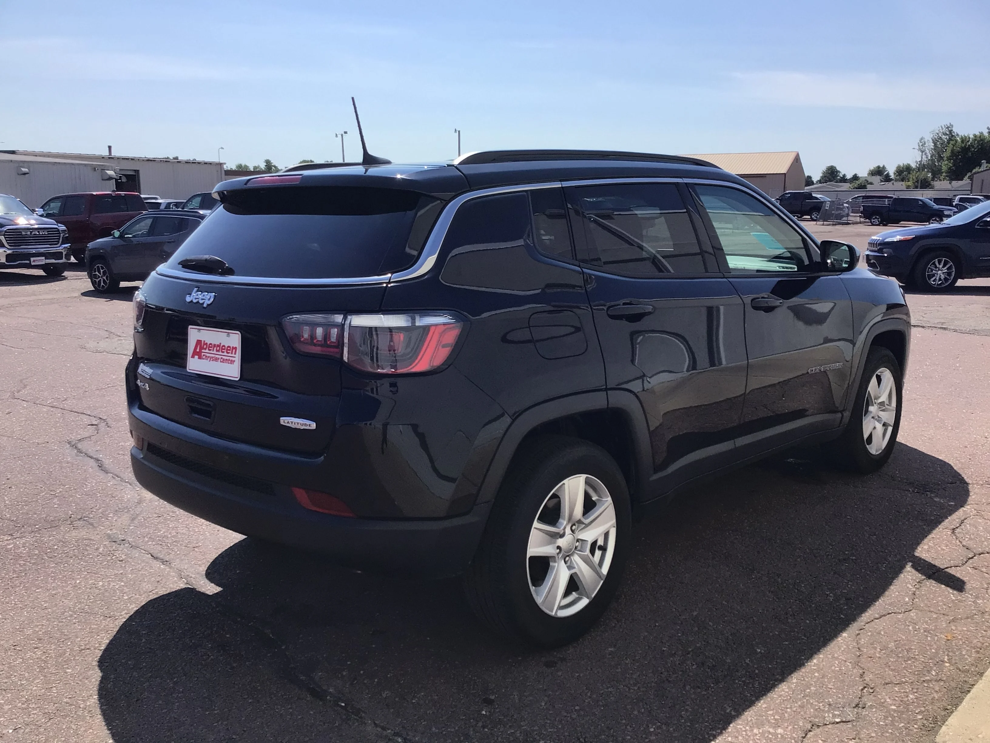 Used 2022 Black Jeep Latitude image 5
