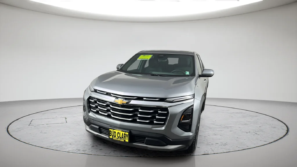 Used 2025 Gray Chevrolet LT image 2