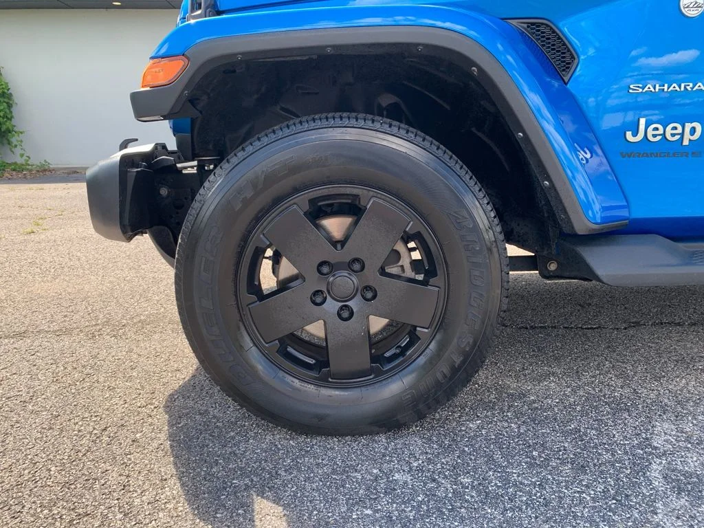Used 2024 Blue Jeep Sahara image 33