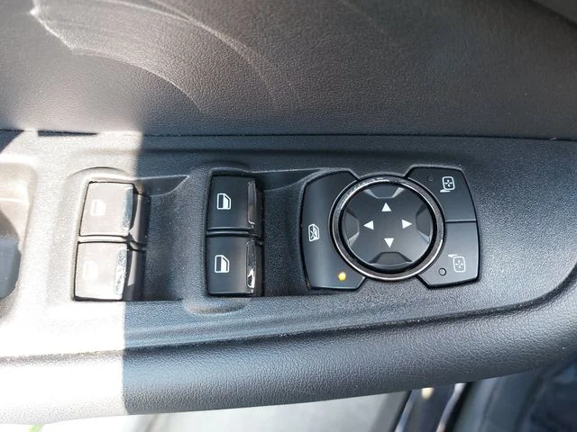 Used 2022 Black Ford SEL image 28