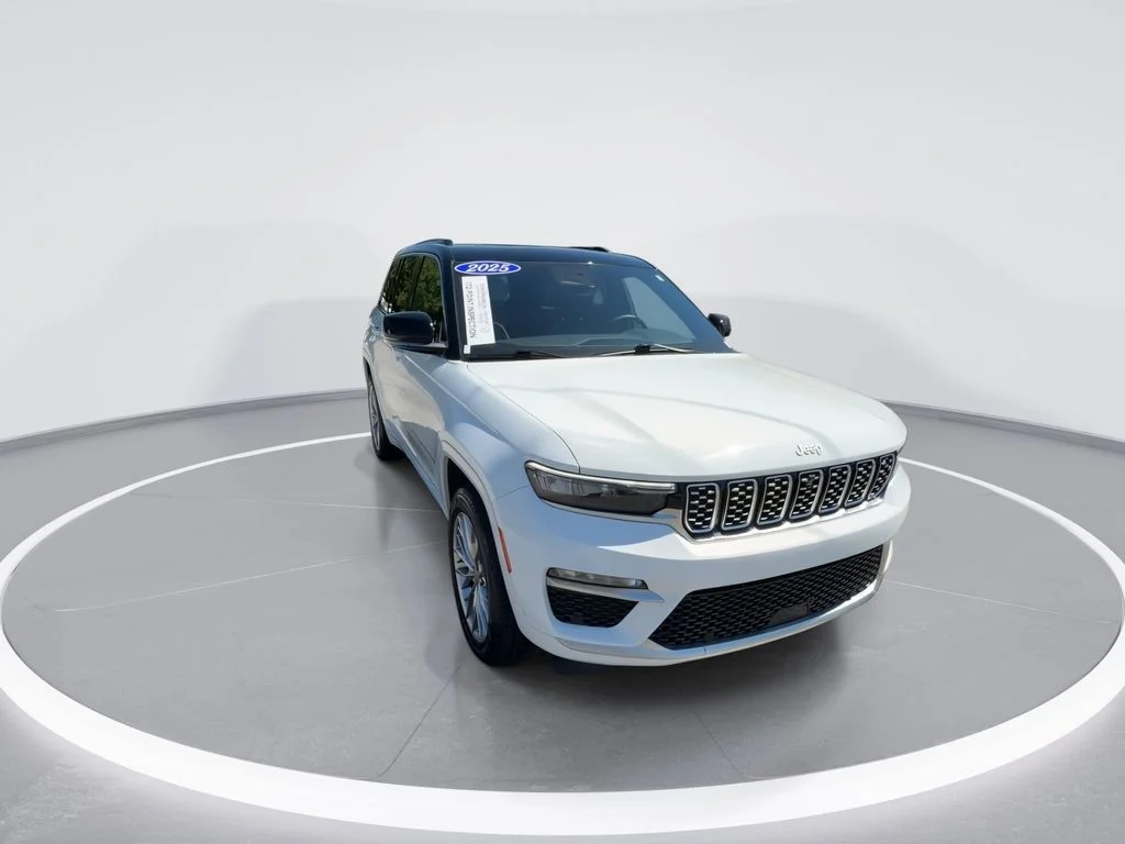 Used 2025 White/off-white Jeep Summit image 2