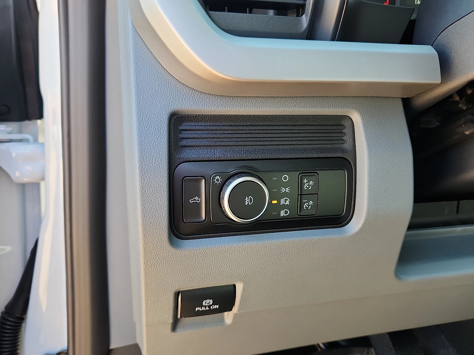 New 2026 Oxford White Ford XL image 16