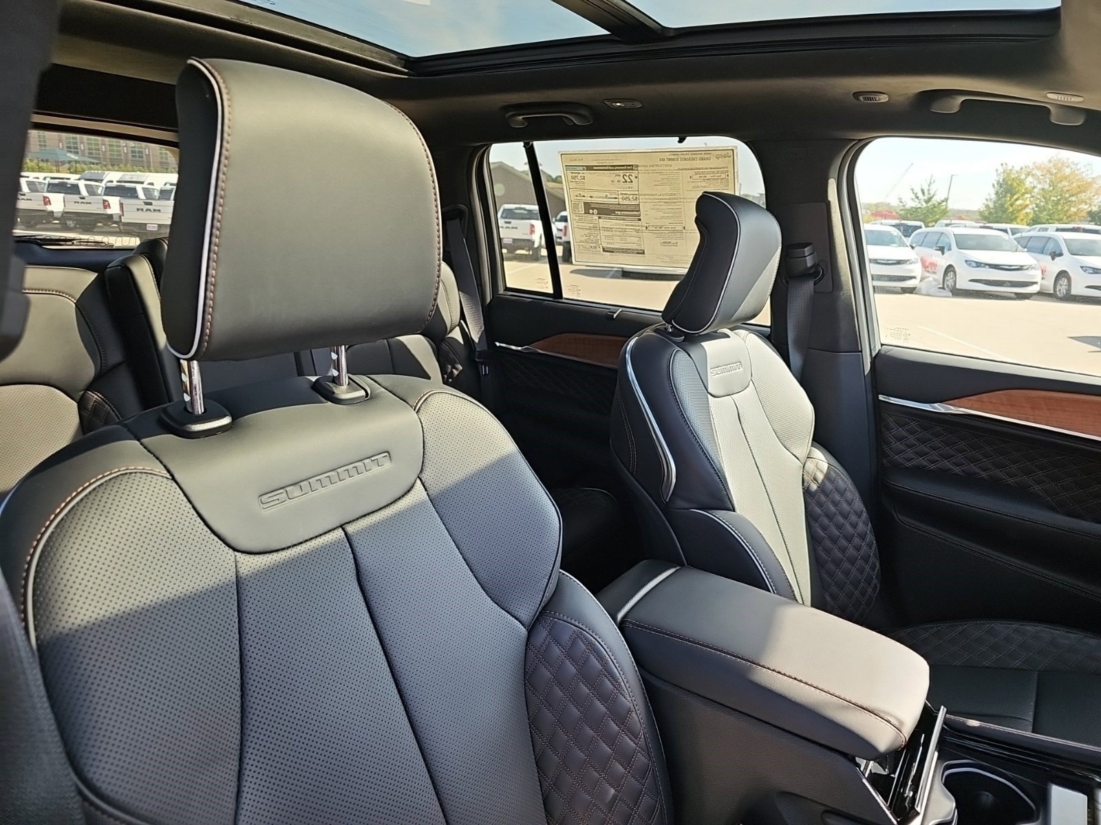 New 2026 Diamond Black Crystal Pearlcoat Jeep Summit image 10