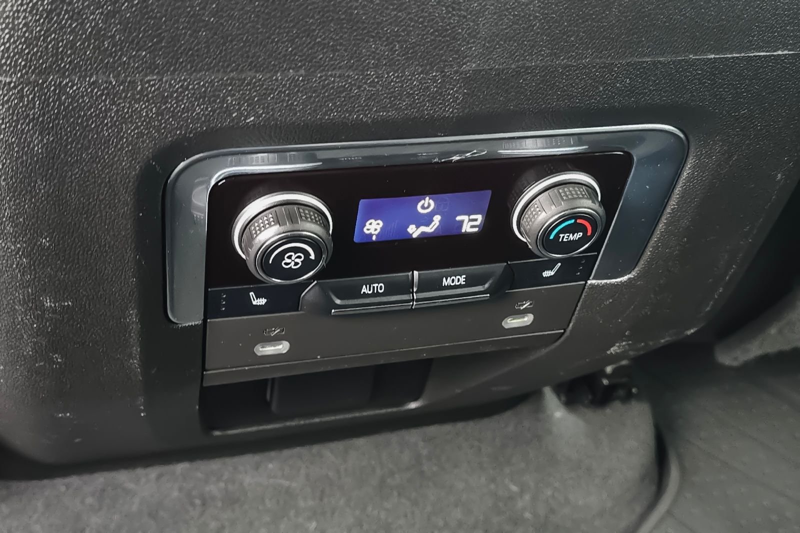 2022 Chevrolet Suburban High Country - Photo 13