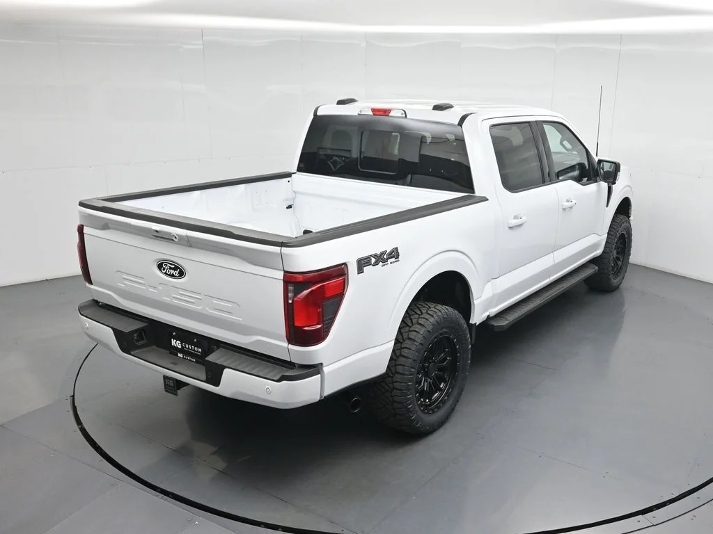 New 2026 Oxford White Ford XLT image 40