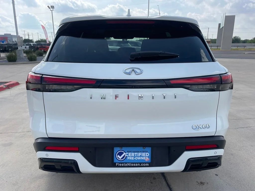 Used 2025 White INFINITI PURE image 6
