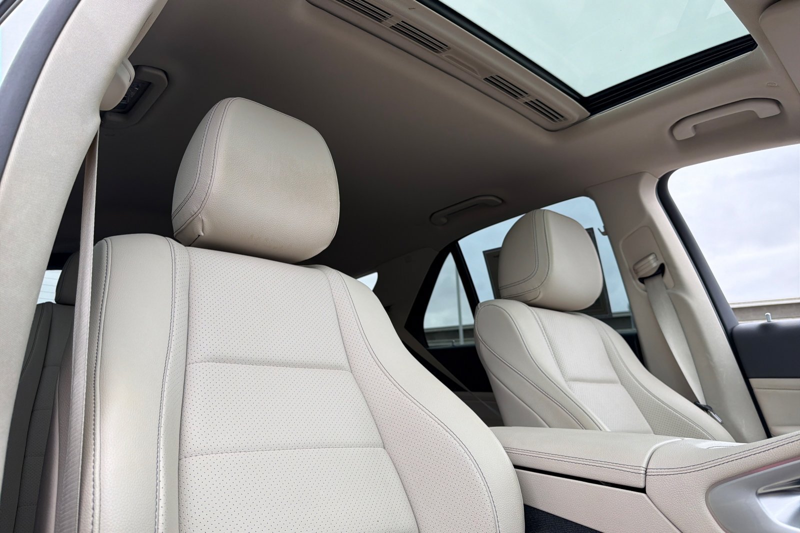 Used 2020 White Mercedes-Benz GLE 350 image 3