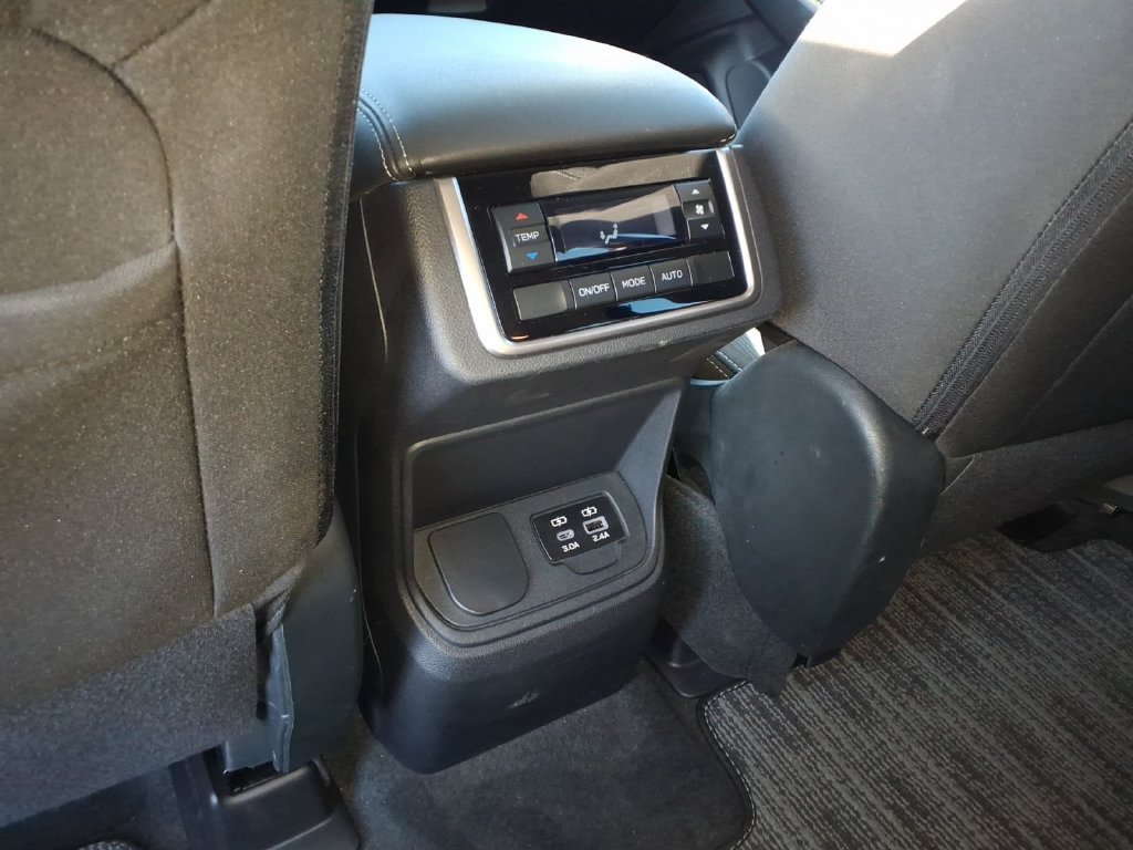 Used 2024 Ice Silver Metallic Subaru Premium image 4
