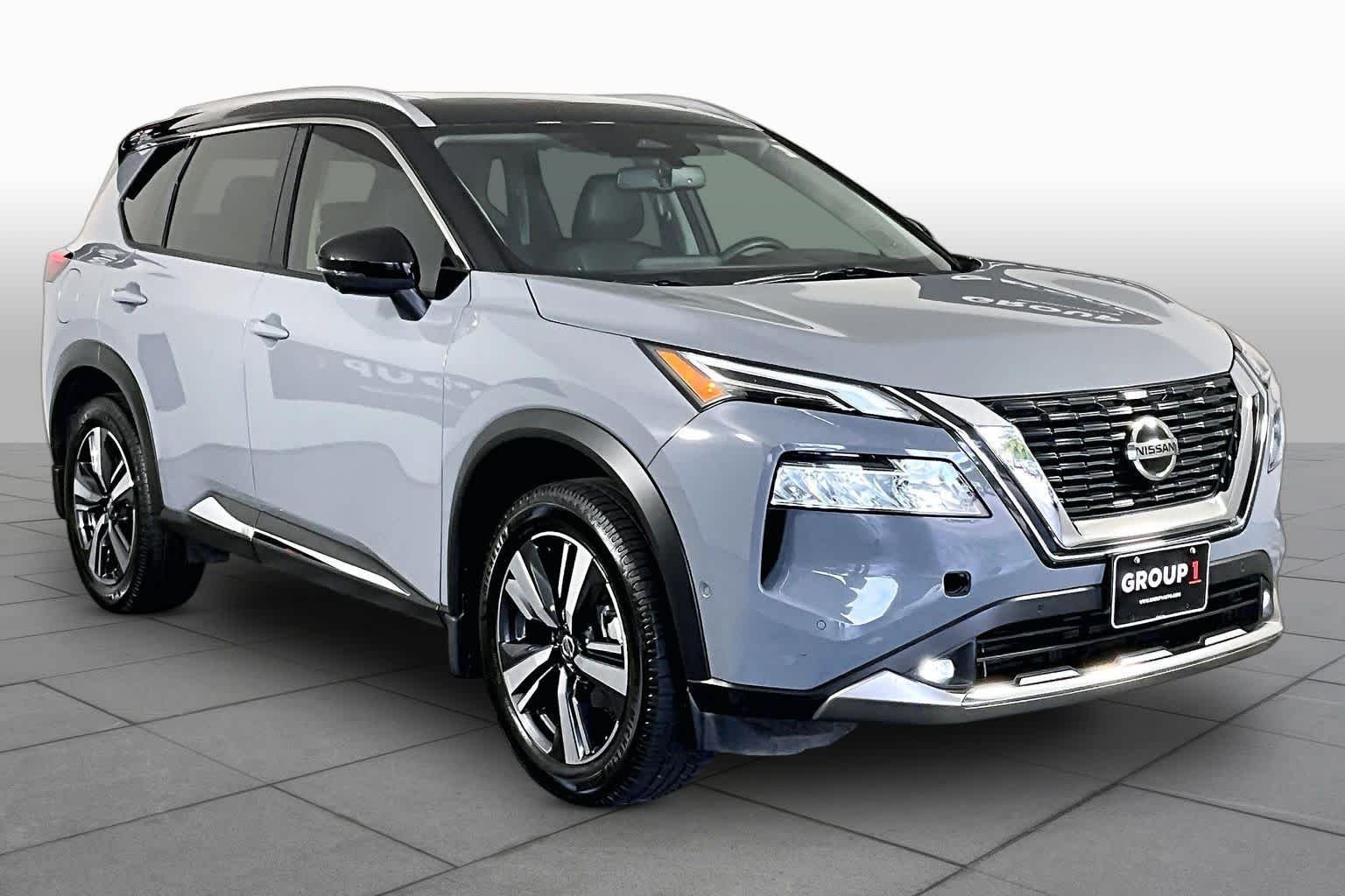 Used 2021 Boulder Gray Pearl/Super Black Nissan Platinum image 3