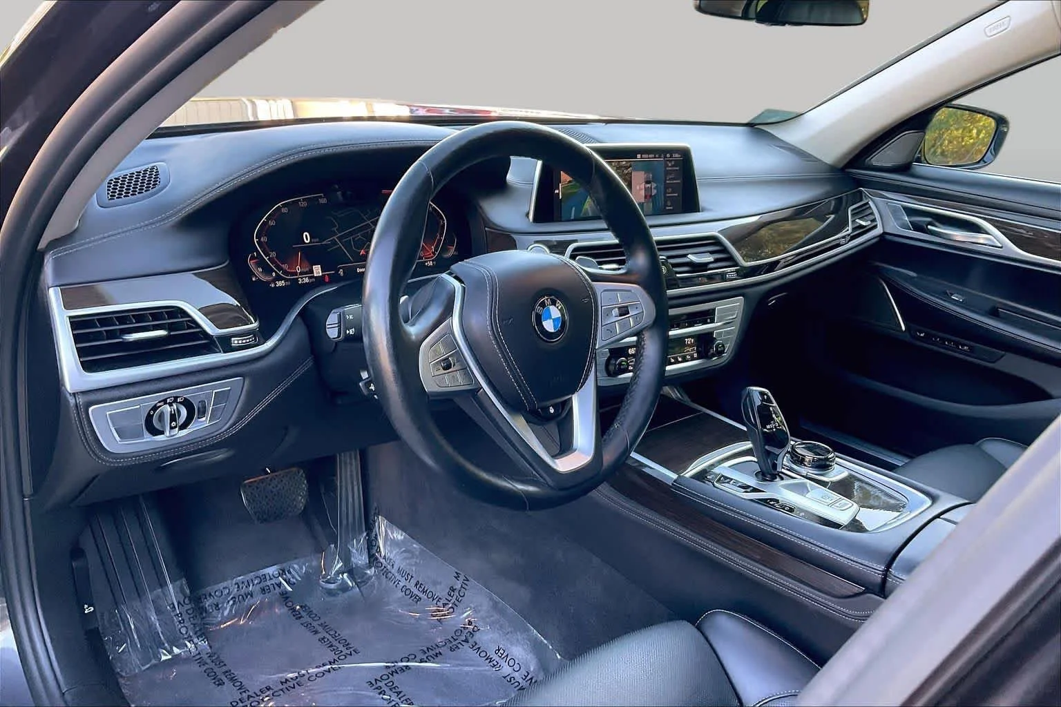 Used 2022 Dark Graphite Metallic BMW 750i xDrive image 17