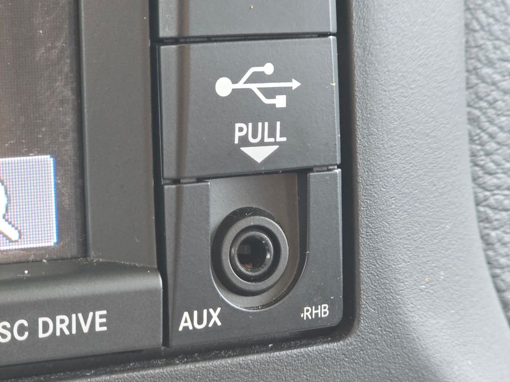 Used 2016 White Jeep Unlimited Rubicon image 4