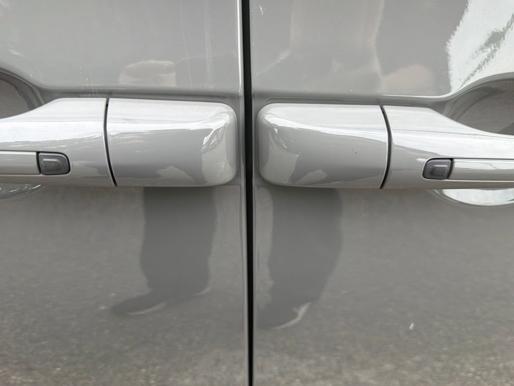 Used 2025 White Chrysler Select image 7