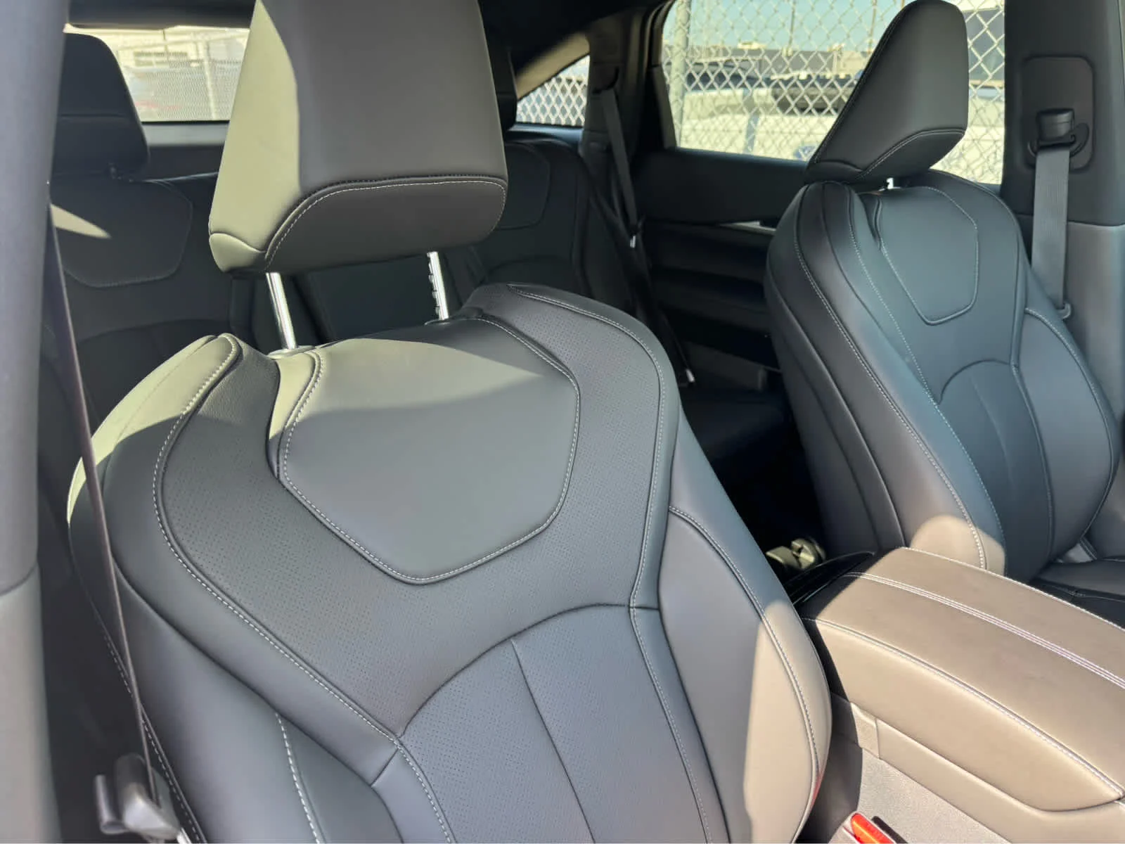 New 2027 2T RAD WHT INFINITI Sport AWD image 9