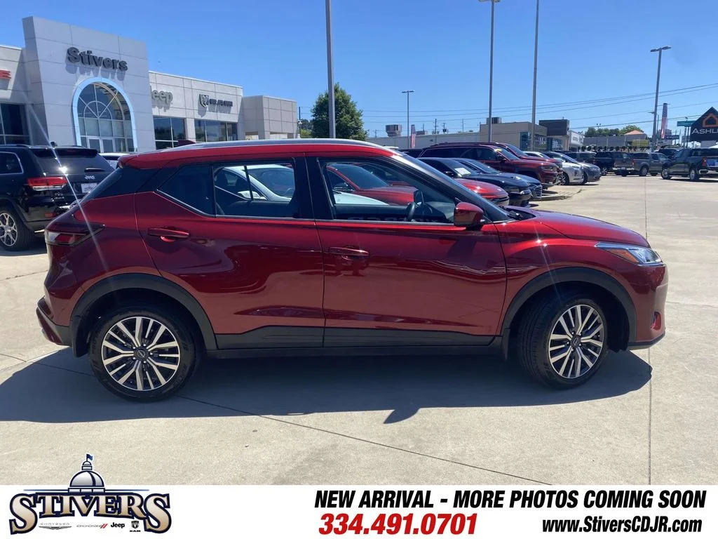 Used 2023 Red Nissan SV image 10