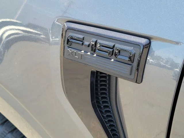 New 2026 Carbonized Gray Metallic Ford XLT image 12