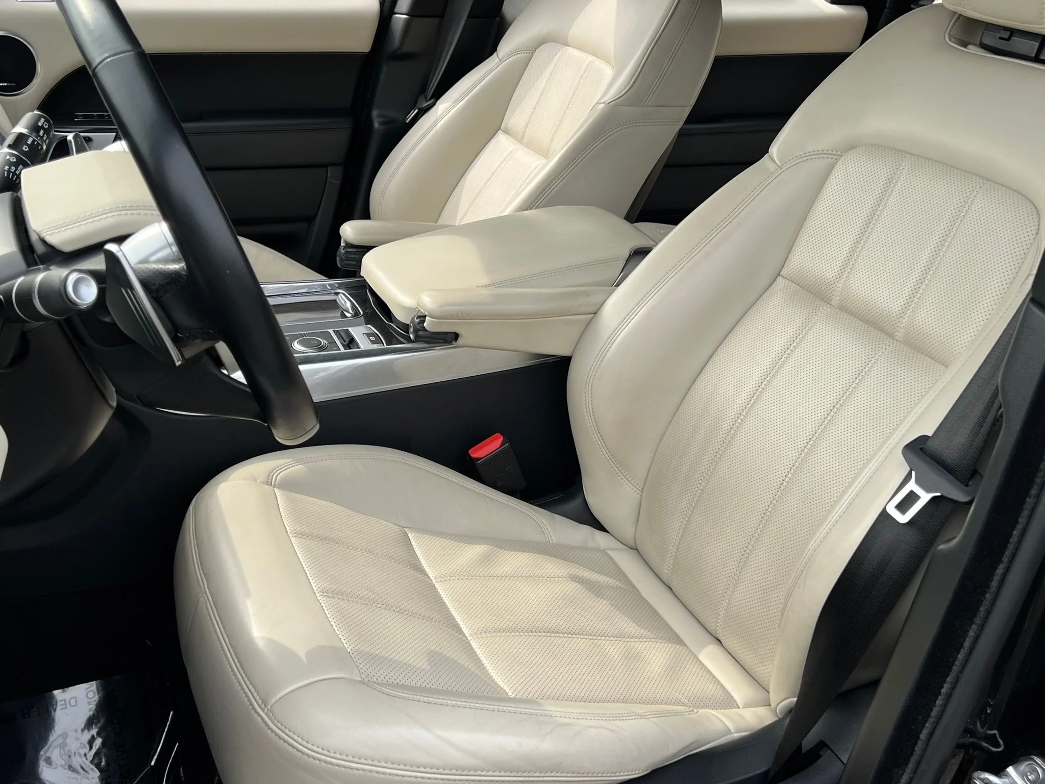 Used 2021  Land Rover HSE Silver Edition image 4