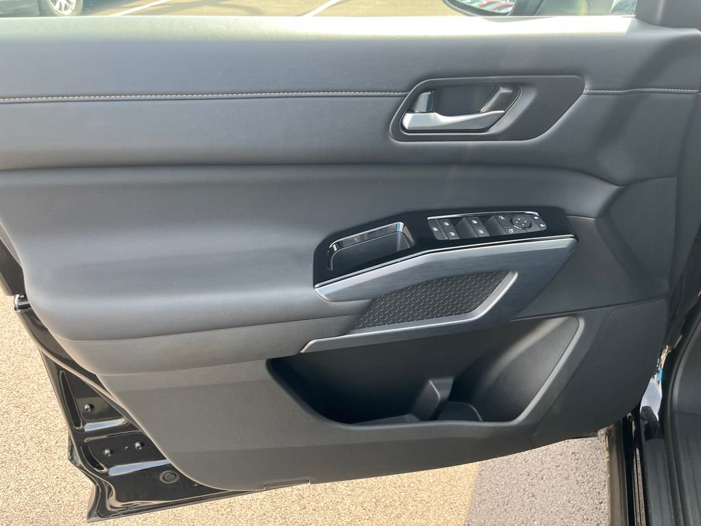Used 2025 Black Nissan SL image 11