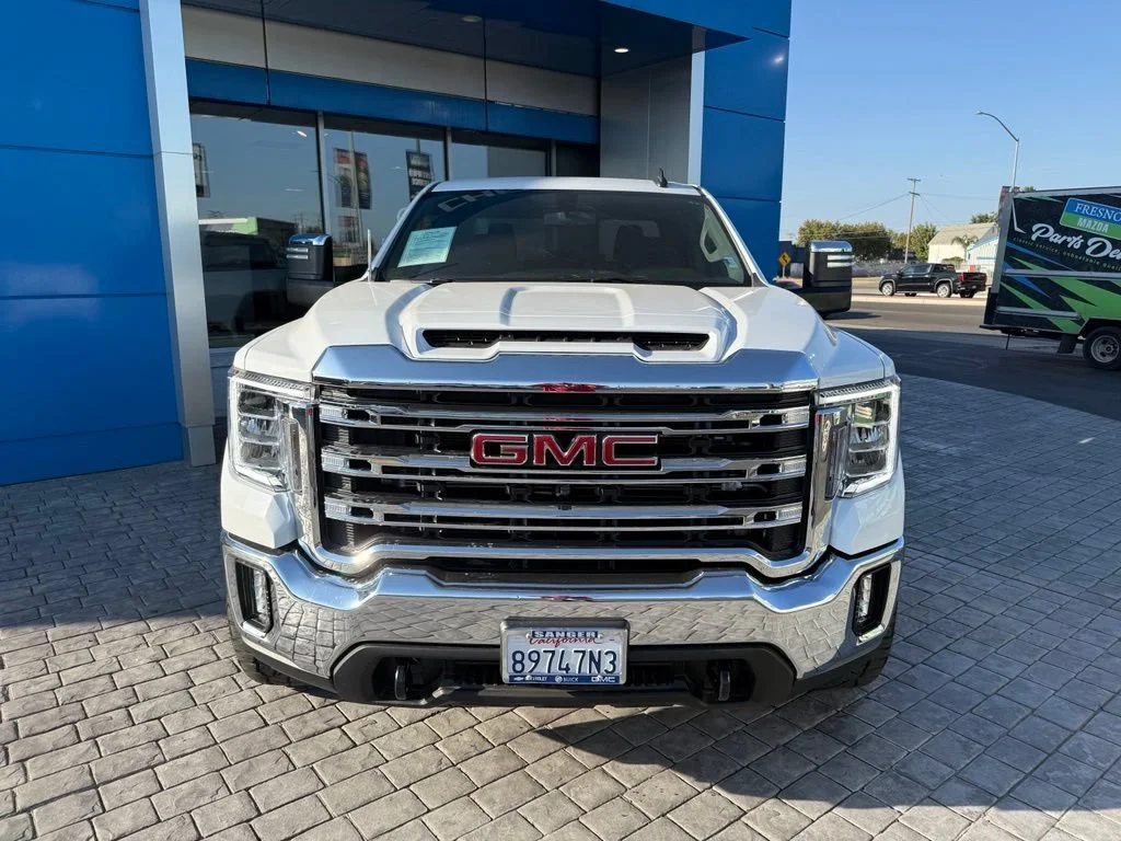 Used 2022 SUMMIT WHITE GMC SLE image 3