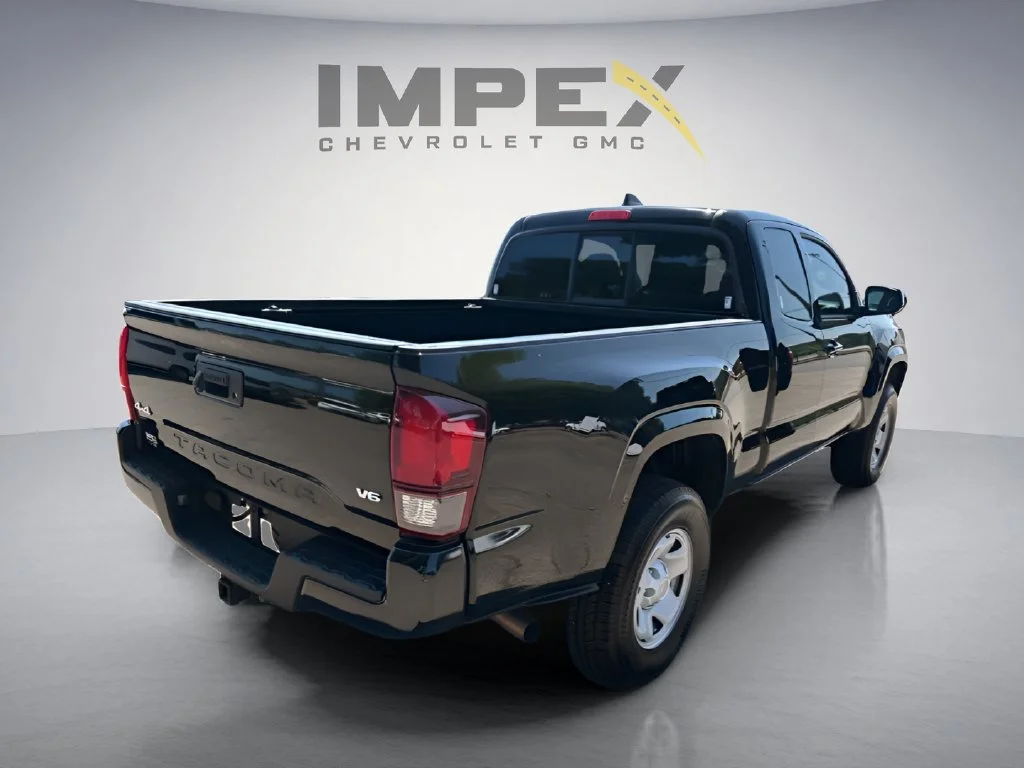 Used 2023  Toyota SR image 5