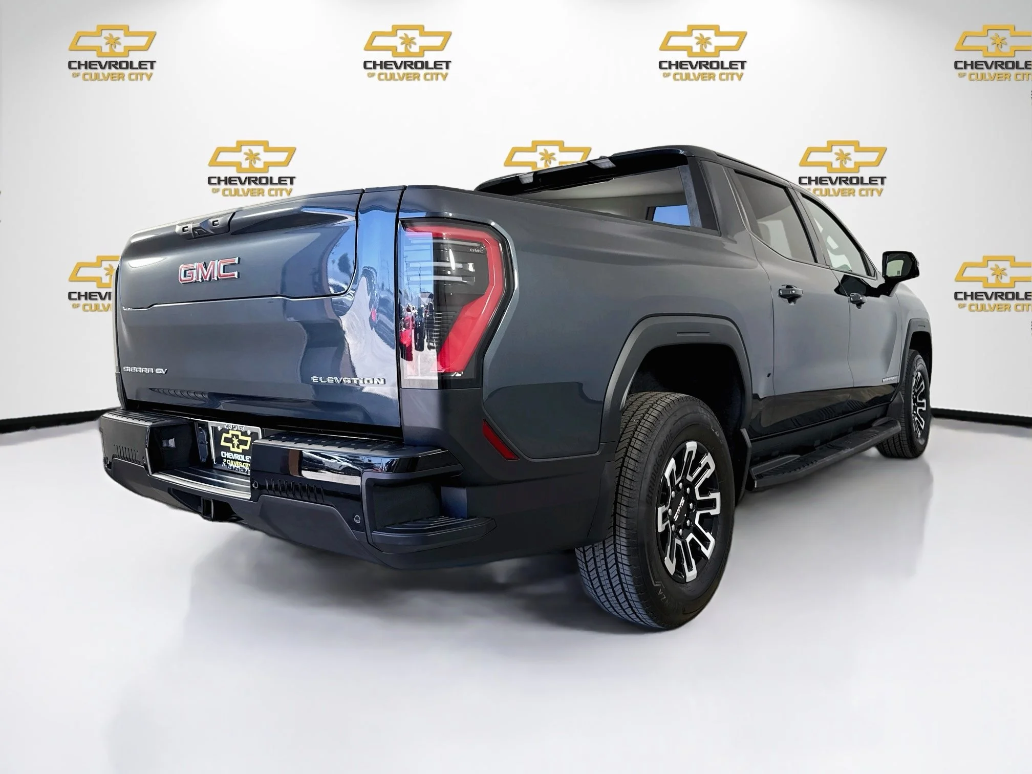Used 2026 Deep Ocean Metallic GMC Elevation Standard Range image 8