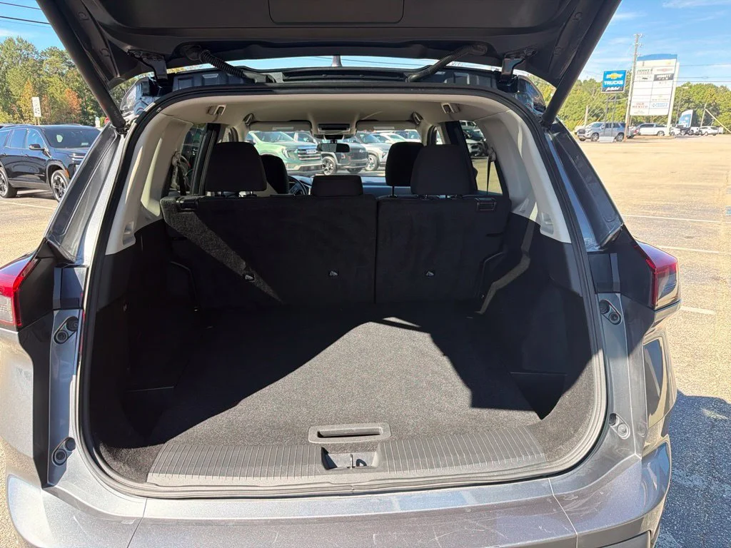 Used 2025 Gray Nissan SV image 31
